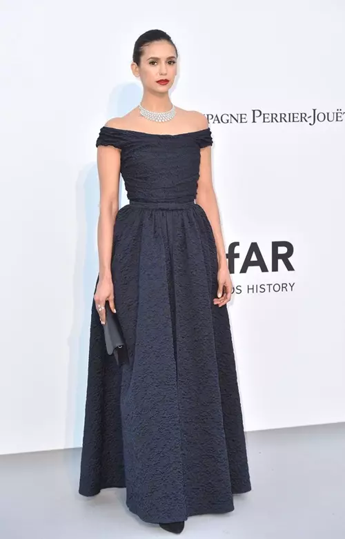 Cannes-2019: Nina Dobrev, Kendall Jenner, Mill Yovovich kaj dekoj da aliaj steloj pri Amfar Gala 41476_18