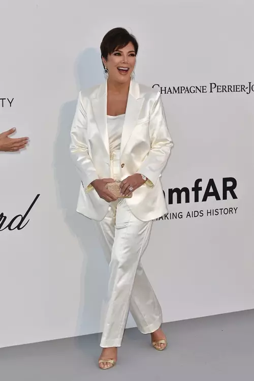 Cannes-2019: Nina Dobrev, Kendall Jenner, Mill Yovovich နှင့် AMFAR GALA ရှိအခြားကြယ်များနှင့်အခြားကြယ်များစွာ 41476_4