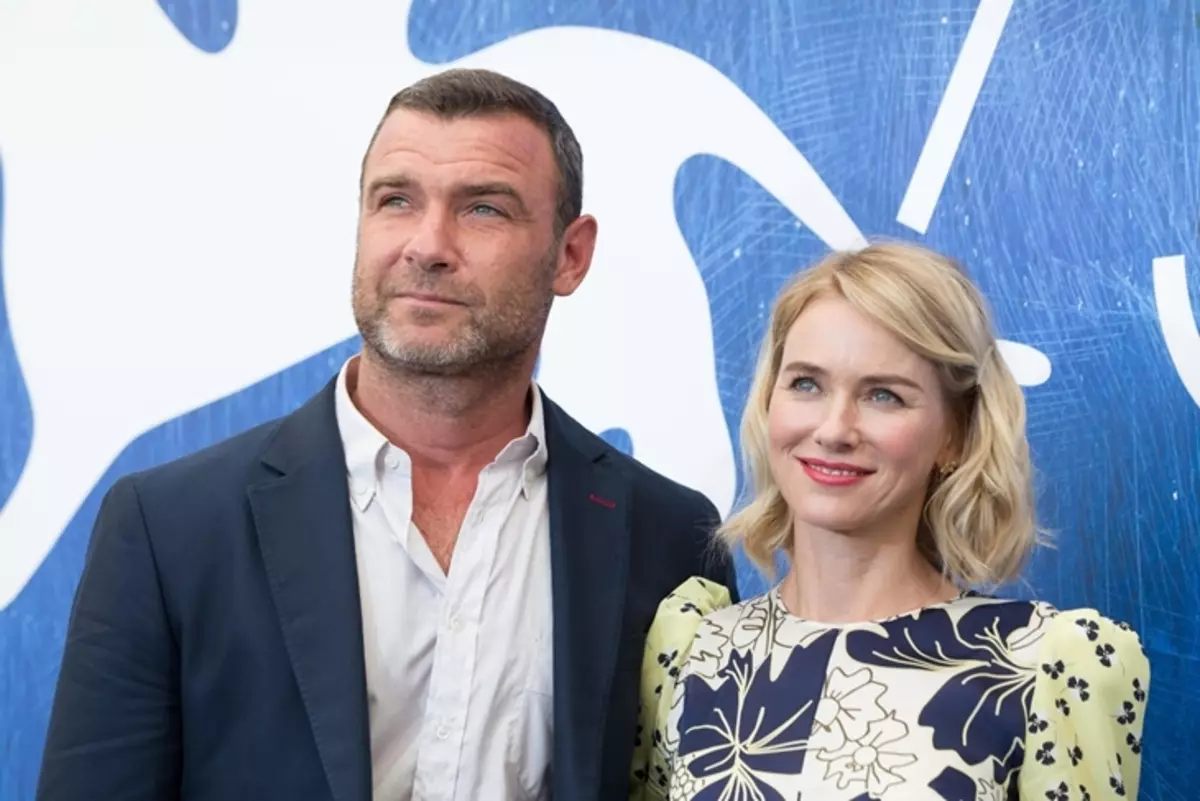 D'inis Naomi Watts faoi chaidrimh le Liv Schreiber tar éis scaradh