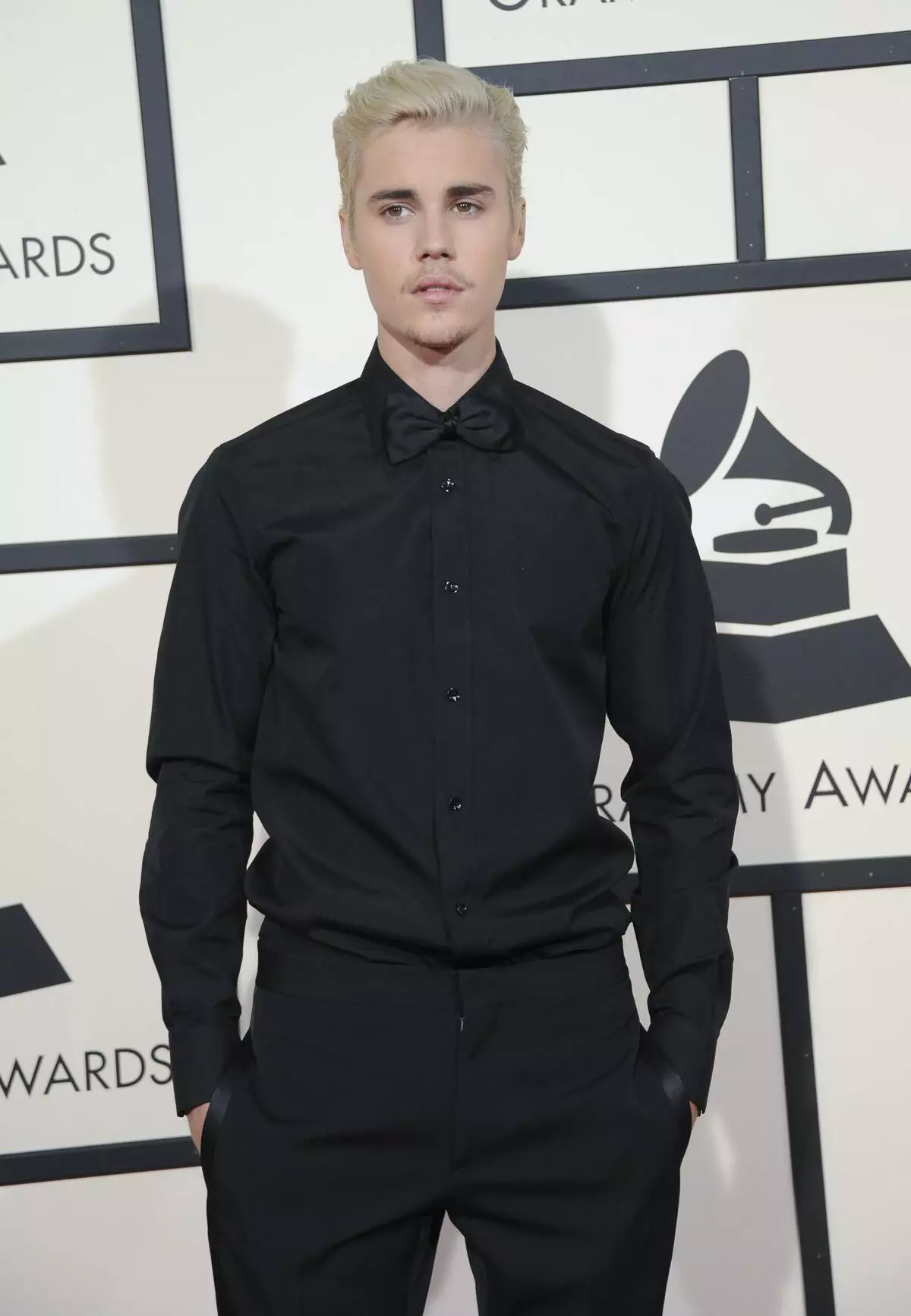 Playing the victim: Justin Bieber accused Taylor Swift in that she manipulates fans 44865_4