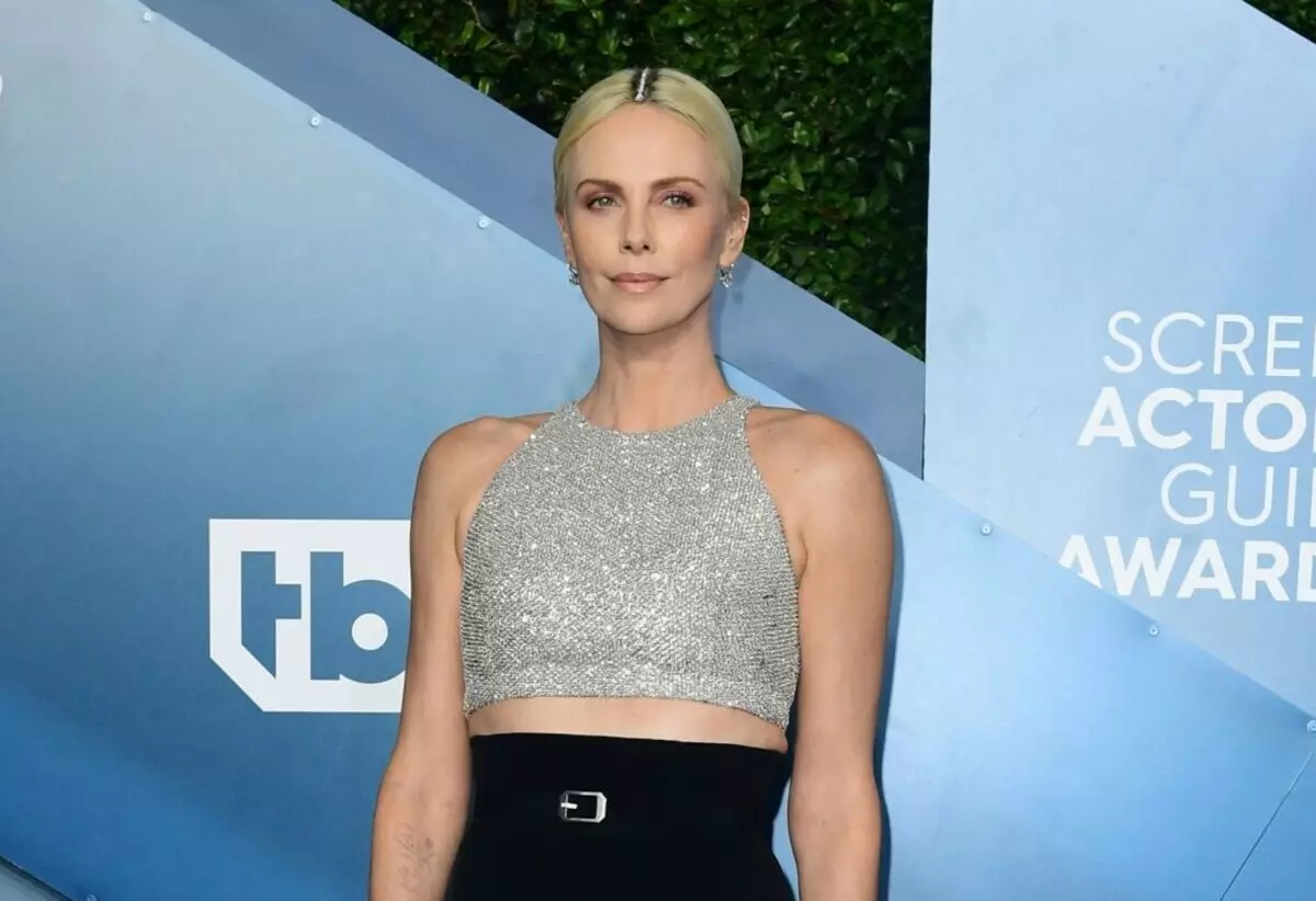 Anak-anak Charlize Theron menemukan "waktu yang boros" nominasinya untuk Oscar