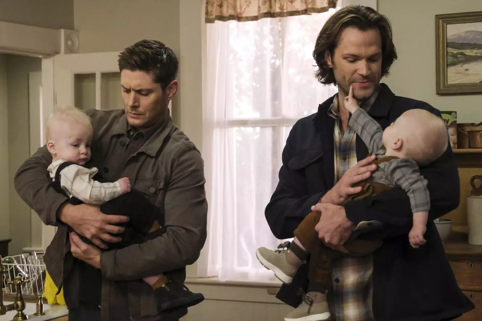 Demasiado lindo: Dean y Sam Winchester en la imagen de las niñeras en nuevos marcos 