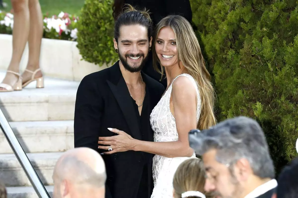 Καθαρίστε τα δόντια σας σωστά: Το Heidi Klum έδειξε βίντεο τόπλες 45837_5