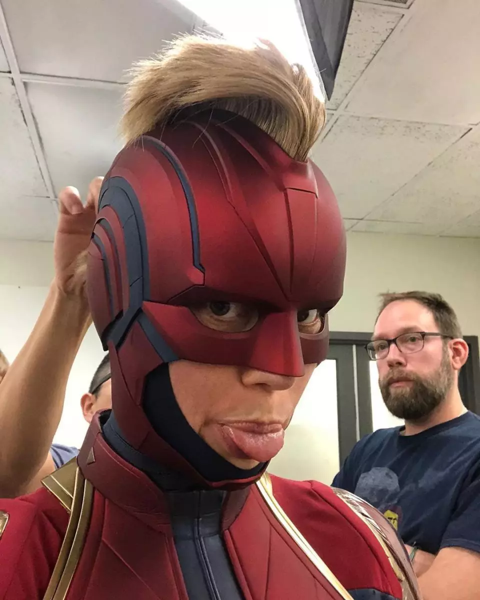 Na alegria de Heyteram: Dadpool tapetes sobre o capitão Marvel em Marvel 45844_1