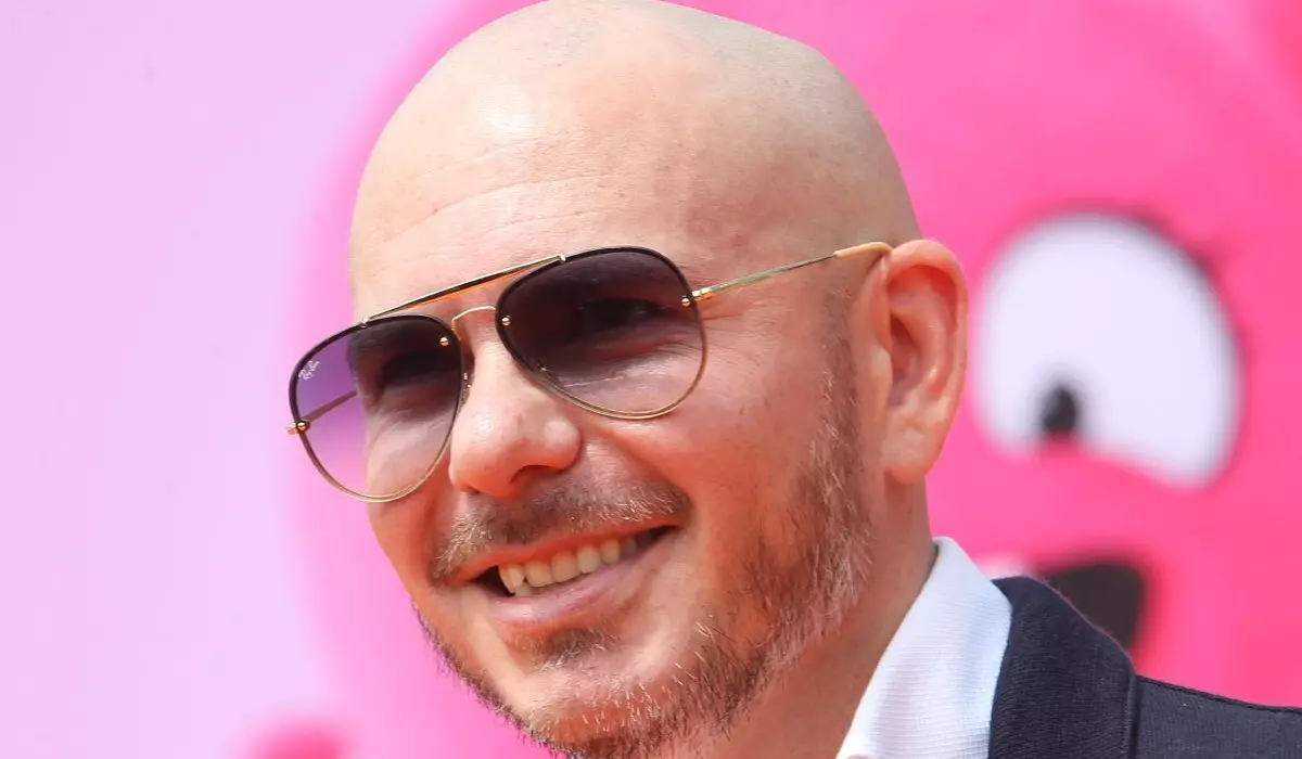 "Hija għandha tikseb ċans": Rapper Pitbul imsejħa fuq Britney Spears