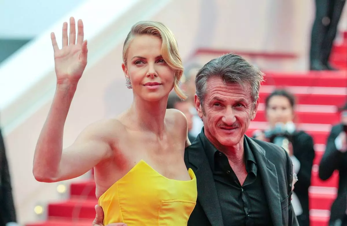 Sean Penn wil Charlize Theron terugkeer