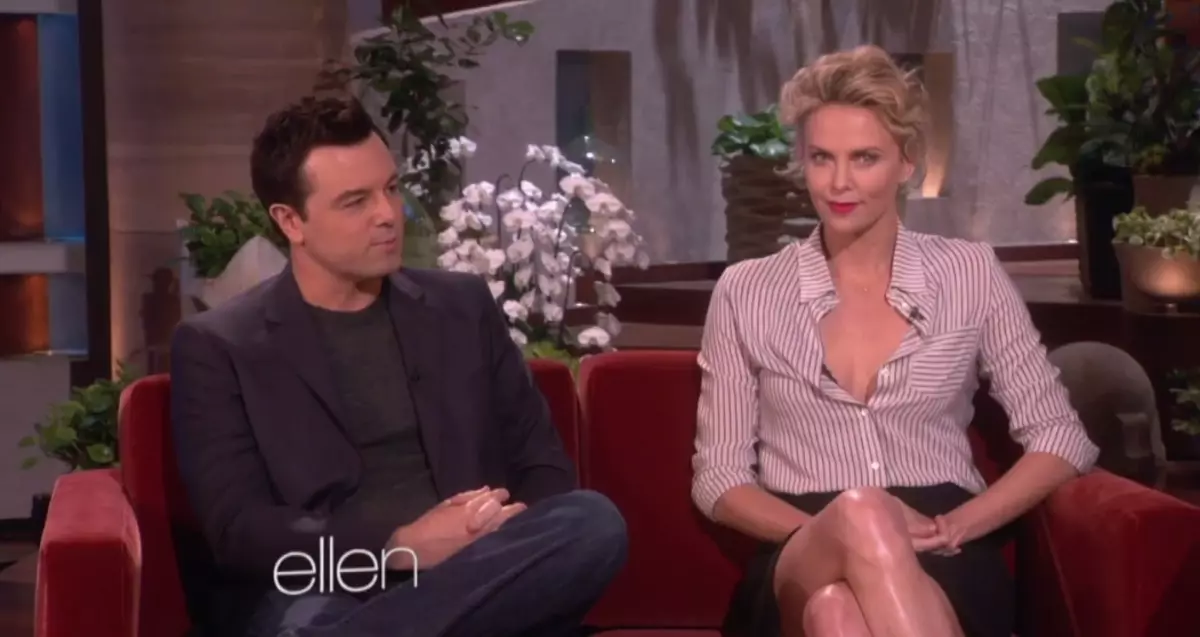 Seth MacFarlane e Charlize Theron On Shaw Ellen Degerenes