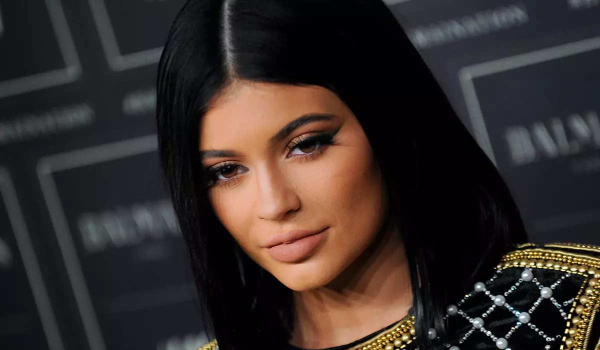 Kylie Jenner er stolt af at deltage i en uanstændig video cardi bi