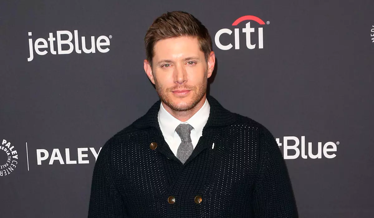 Jensen EKLS ตีพิมพ์ภาพที่น่าอึดอัดใจของภรรยาของเขาเพื่อเป็นเกียรติแก่วันเกิดของเธอ