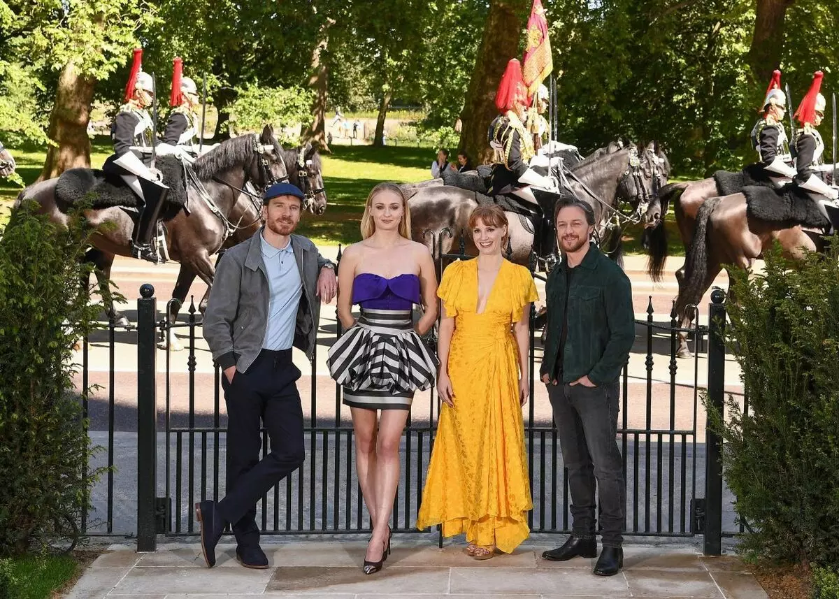Michael Fassbender, Jessica Chestain, Sophie Turner un James McAvoy uz X-Vīriešu preses Londonā 47594_1