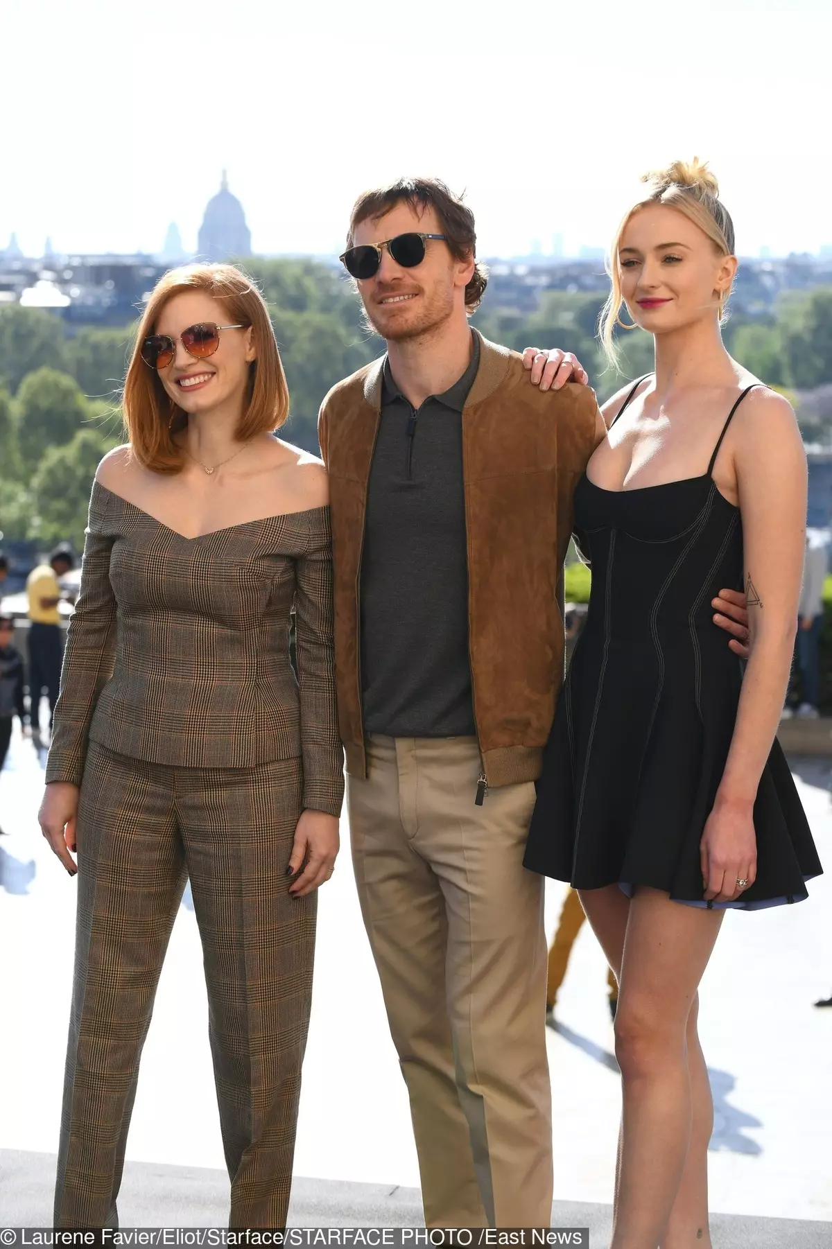 Jessica Chesain, Sophie Turner i Michael Fassbander a la pel·lícula 