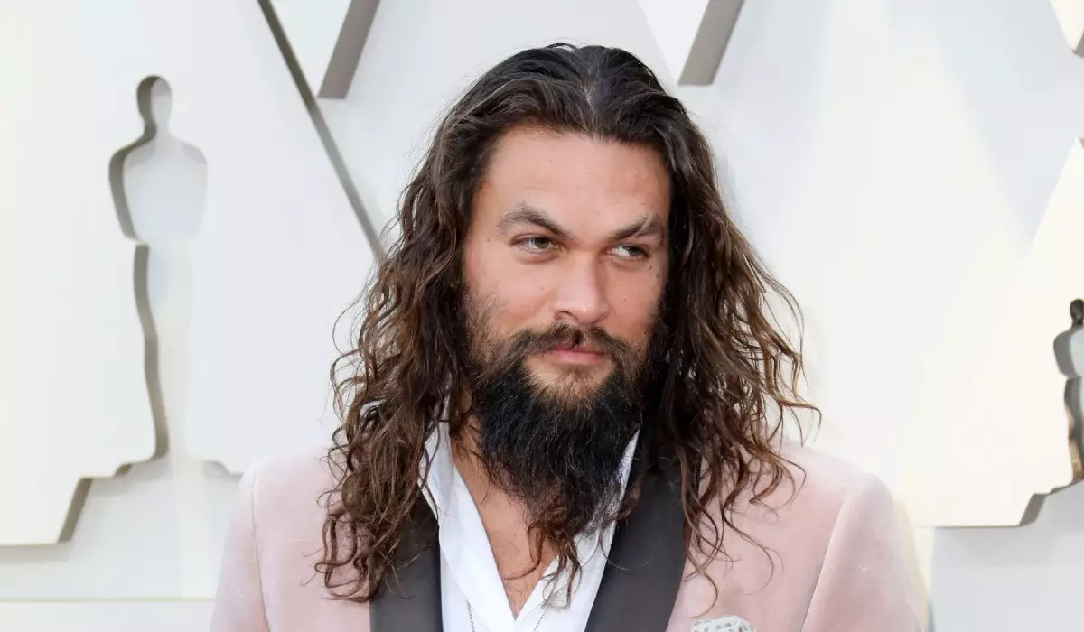 "Tá sé chomh crua!": D'admhaigh Jason Momoa go fiú na sean-mhná isteach