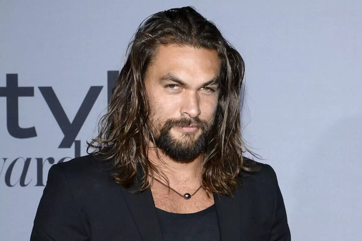 Jason momoa adayankha ndi "amayi" pa mphindi 10 zokha