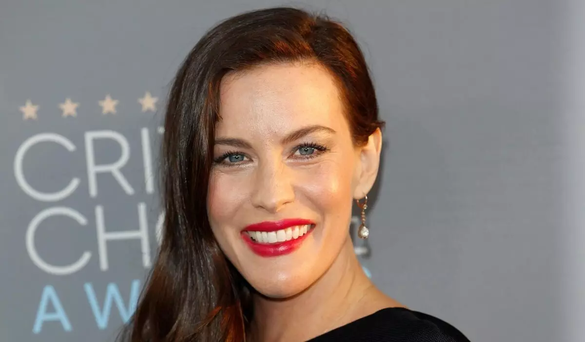 "10 gün yavaşladı": Liv Tyler, Covid-19'un nasıl seslendiğini söyledi