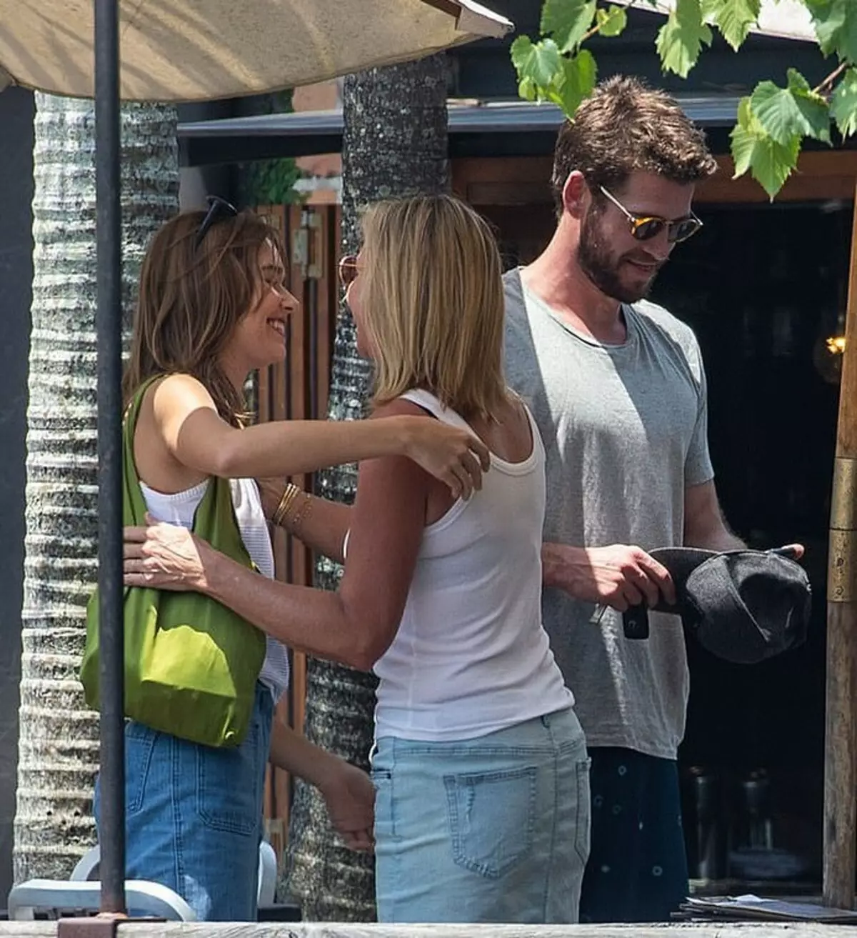 Masawirqade: Liam Hemsworth ayaa sheekada ku xaqiijisay qaab ciyaareedkii Model Brooks 48030_2