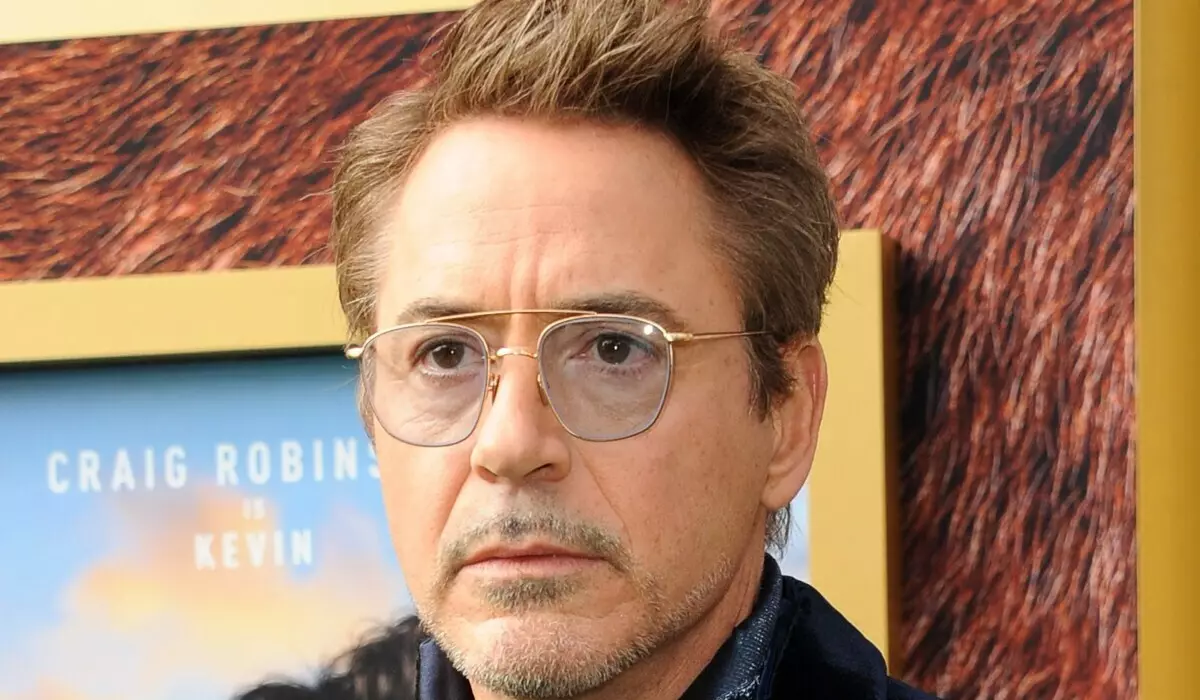 Parachute melompat hampir berakhir untuk tragedi Robert Downey Jr