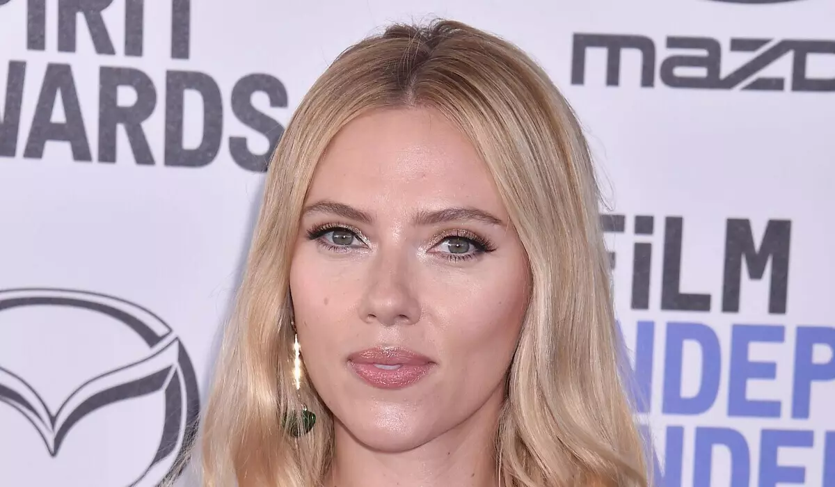 Vīrs Scarlett Johansson neļāva viņai sniegt padomus transvestītiem: video