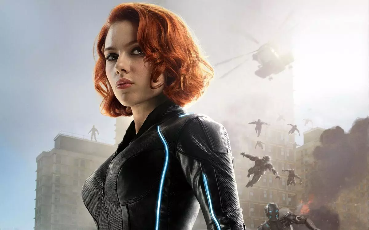 An der "Black Witfra" Natasha Romanoft wäert Léift Interesse hunn