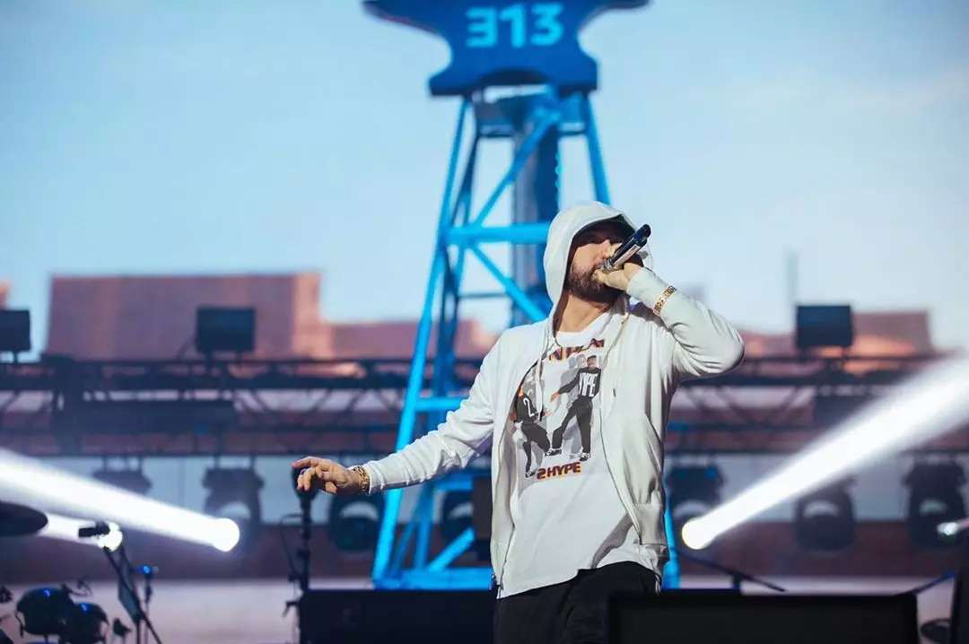 Eminem သည် 12 နှစ်ကြာမူးယစ်ဆေးဝါးမပါဘဲကျင်းပခဲ့သည် - 