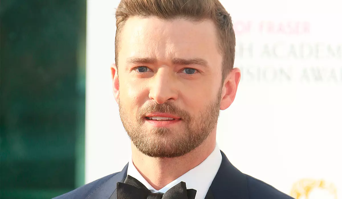 Ibu, Partner, Boss: Justin Timberlake ndemek salam selang selang