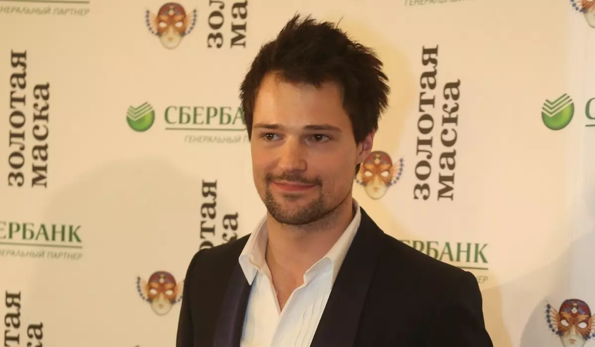 แฟน ๆ วิ่งไปที่ Kozlovsky บนพรมแดง: "สุ่มบิน!"