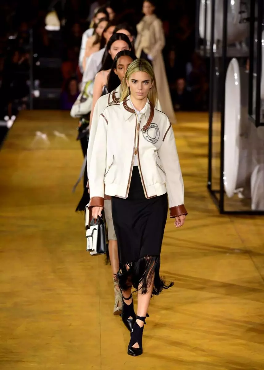 Suddenly and bright: Kendall Jenner surprised the fans of the blonde 50001_1