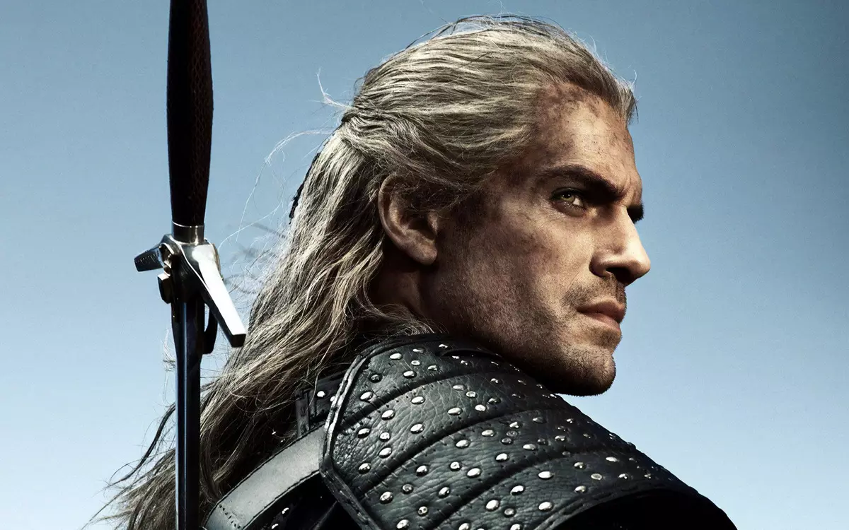 Henry Cavill het die eerste foto van die verfilming van 2 seisoene "Witcher" getoon.