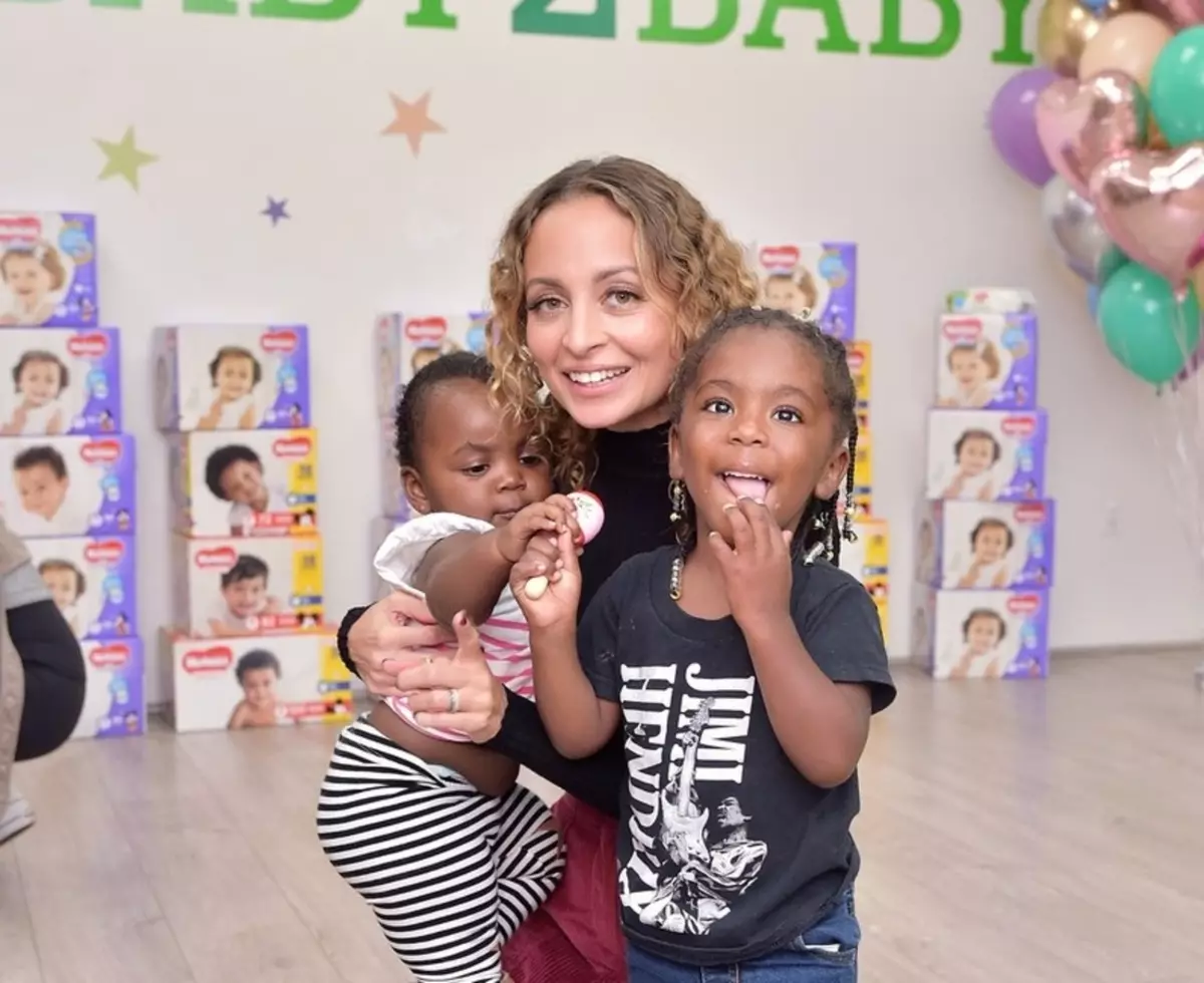 Nicole Richie calls to make diapers free