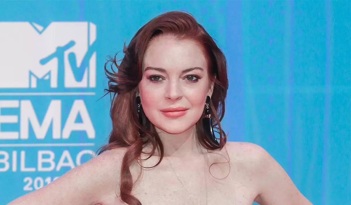 Lindsay Lohan delighted photo fans in a swimsuit: "Queen"