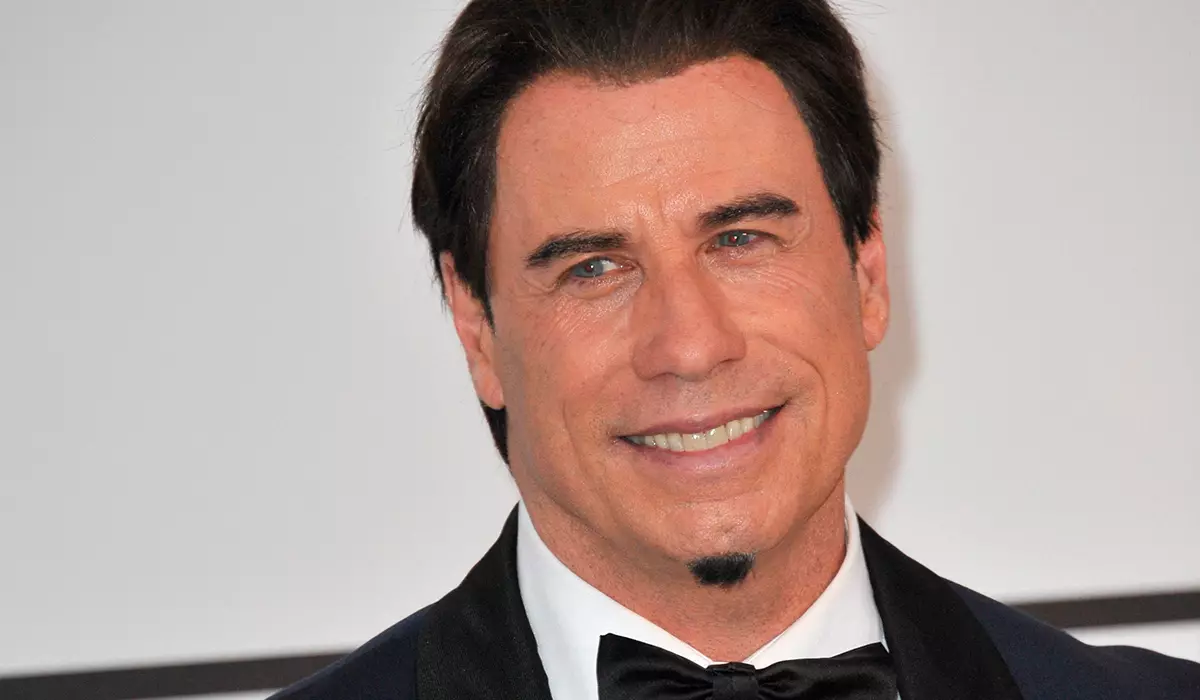 John Travolta onóir do chuimhne an mhic éagtha: grianghraf