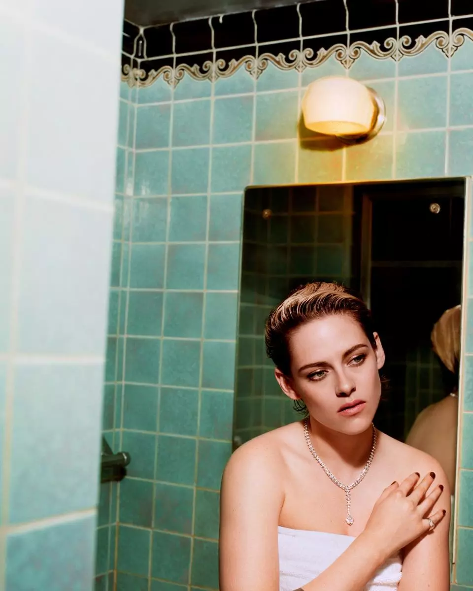 Kristen stewart i luga o le ufiufi o le vanity e talafeagai: 