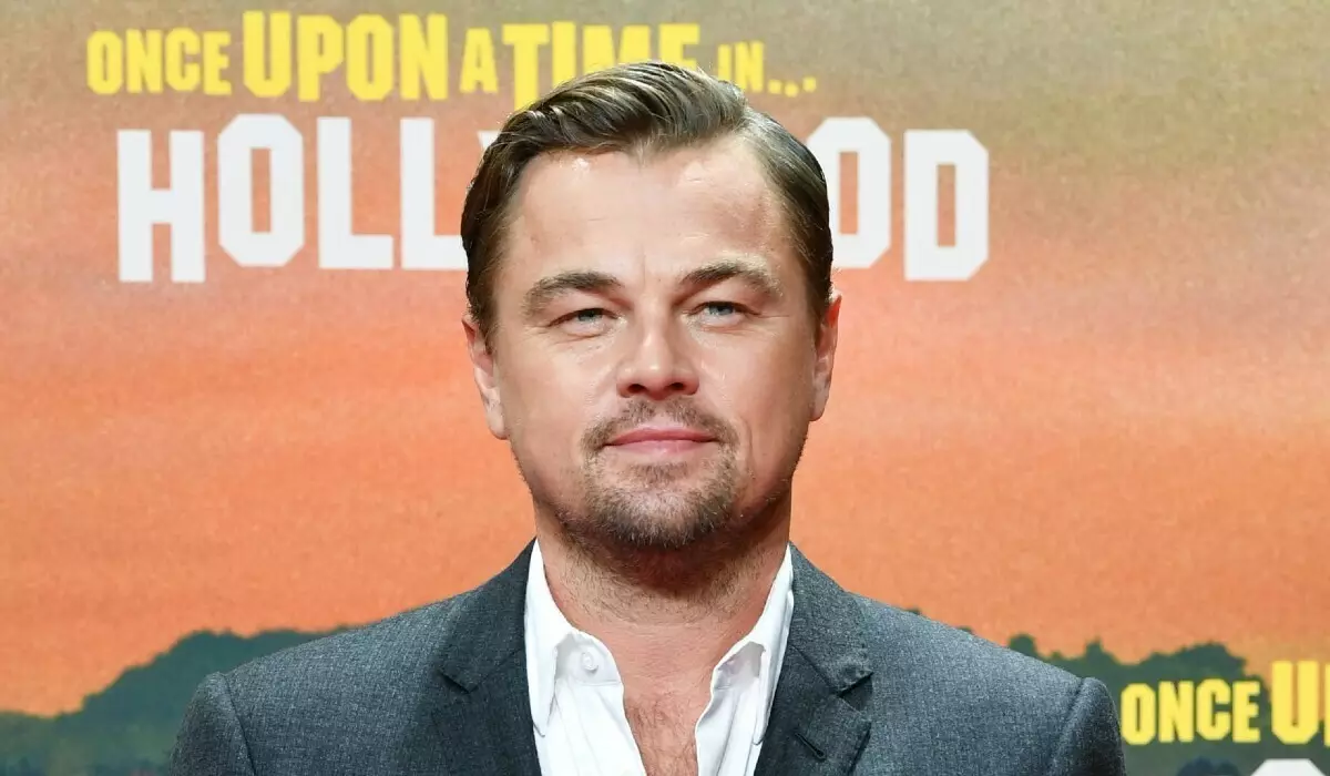 "Bröllopsklänning?!": Leonardo DiCaprio Beloved orsakade en snabb diskussion på nätet