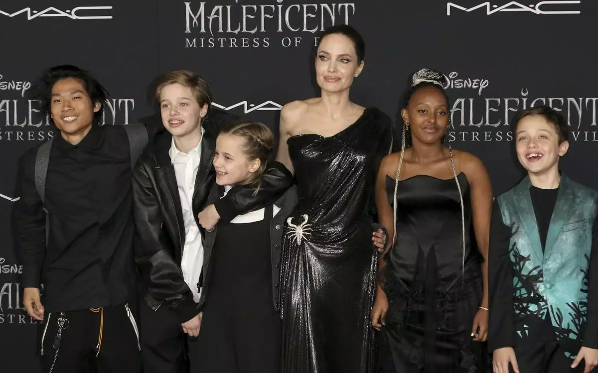 Angelina Jolie trid tneħħi t-tfal għal Londra, fejn darba għexet ma 'Brad Pitt