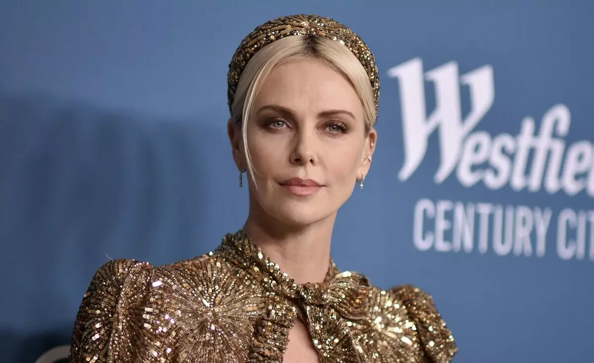 Finally smiles: Charlize Theron shared photos with his daughter and "daughter"