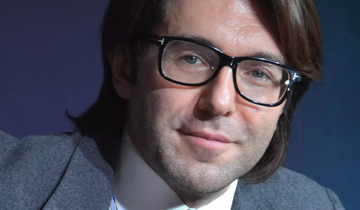 "Sholáthair siad an calaois aeir": Cáineadh Malakhov don "spéis bhloc" agus an Tarzan