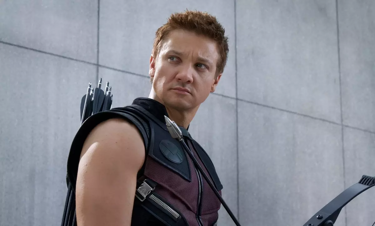 Jeremy Renner nyembah seri seri "Mripat Falconary" wis diwiwiti