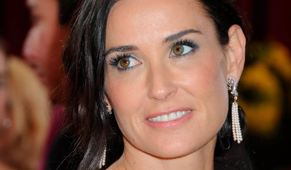 Demi Moore dekoruotas viršelio mados: "Be plastiko geresnis"