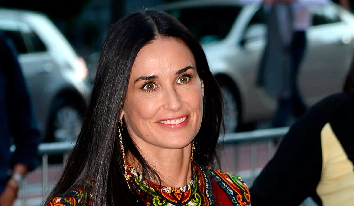 O cirurxián plástico confirmou que Demi Moore fixo un lavado de face