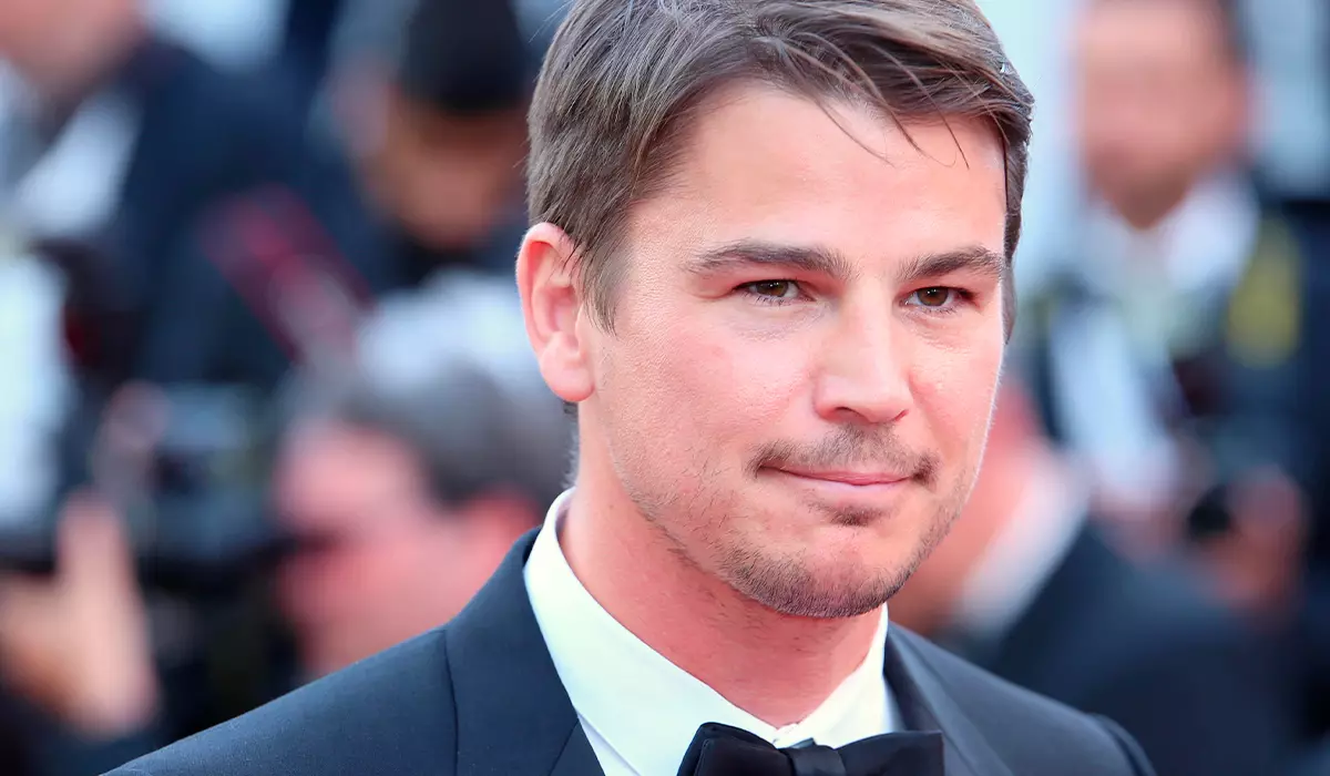 UJosh Hartnett wathi waba ubaba ngokwesithathu