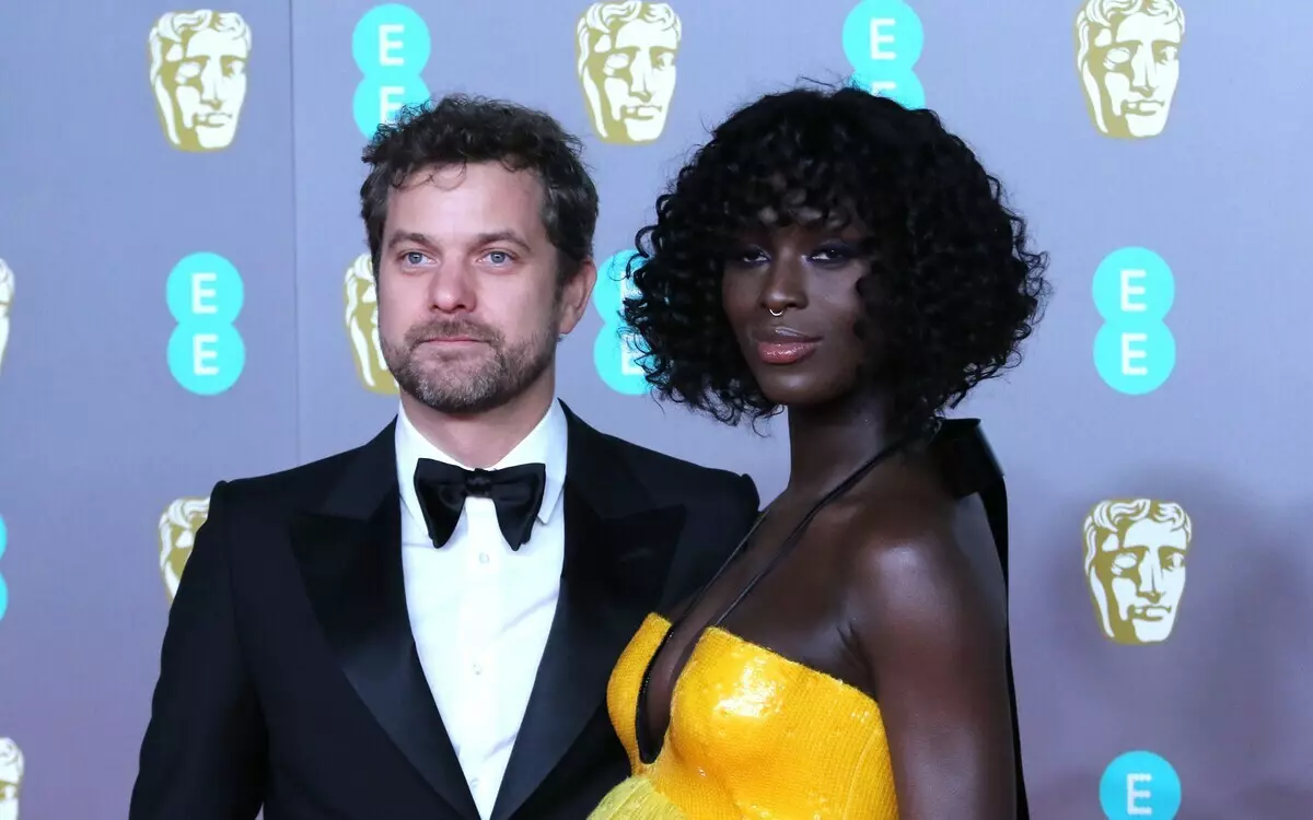 La femme de Joshua Jackson utilise le lait maternel comme cosmétique