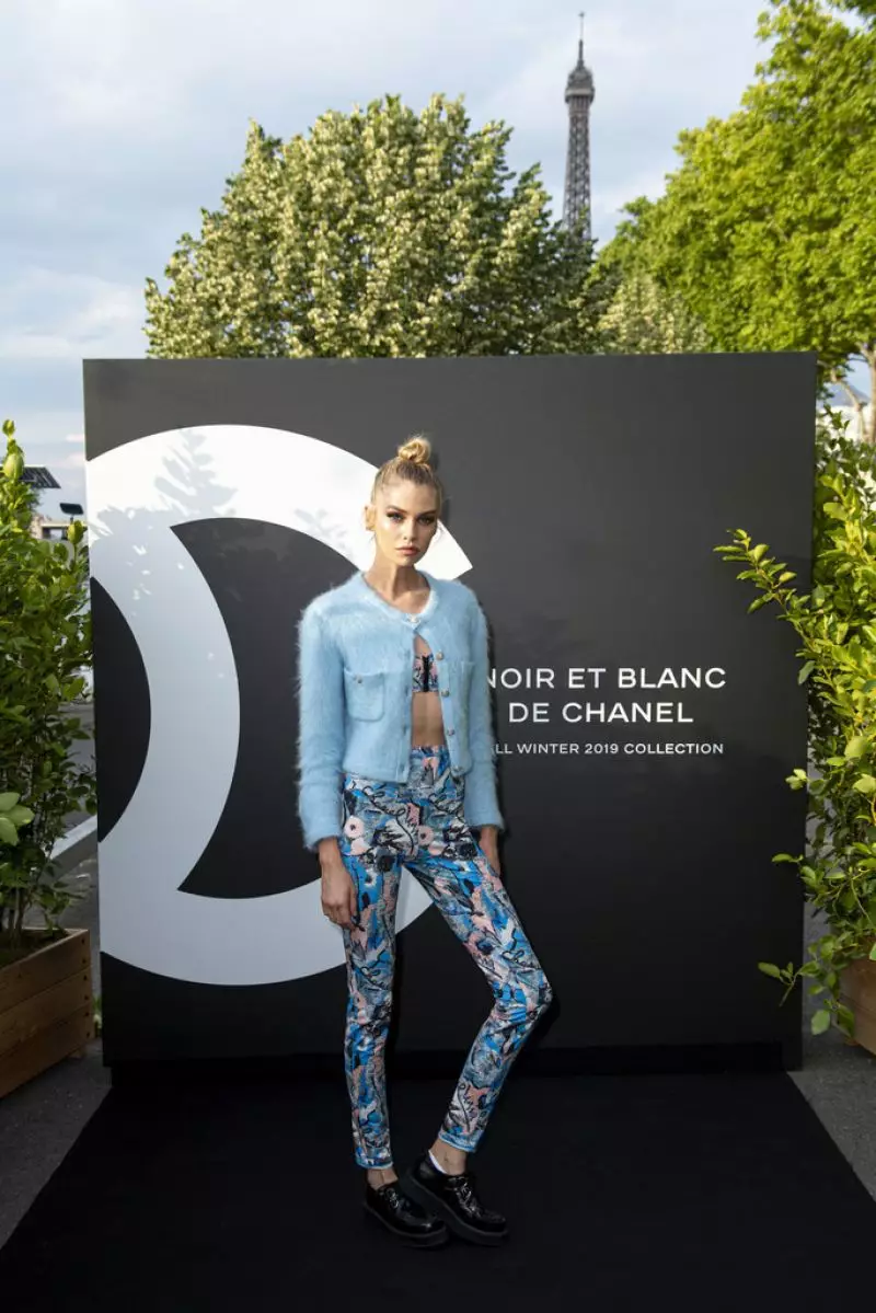 Fotó: Kristen Stewart és Stella Maxwell a Chanel prezentációban Párizsban 53587_4
