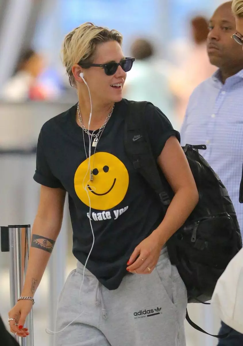 Përsëri së bashku: Kristen Stewart dhe Stella Maxwell në aeroportin e Nju Jorkut (Foto) 53589_1