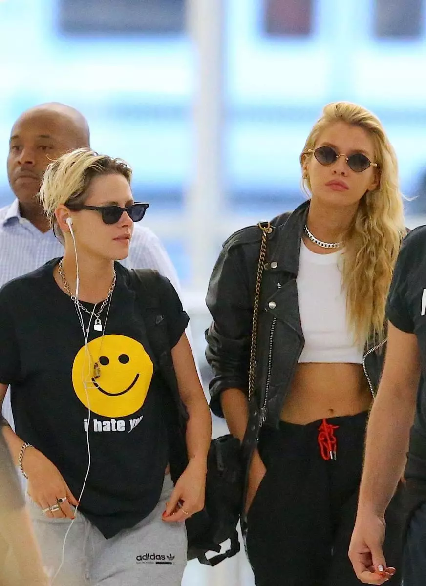 Lagi bersama: Kristen Stewart dan Stella Maxwell di bandara New York (foto) 53589_3