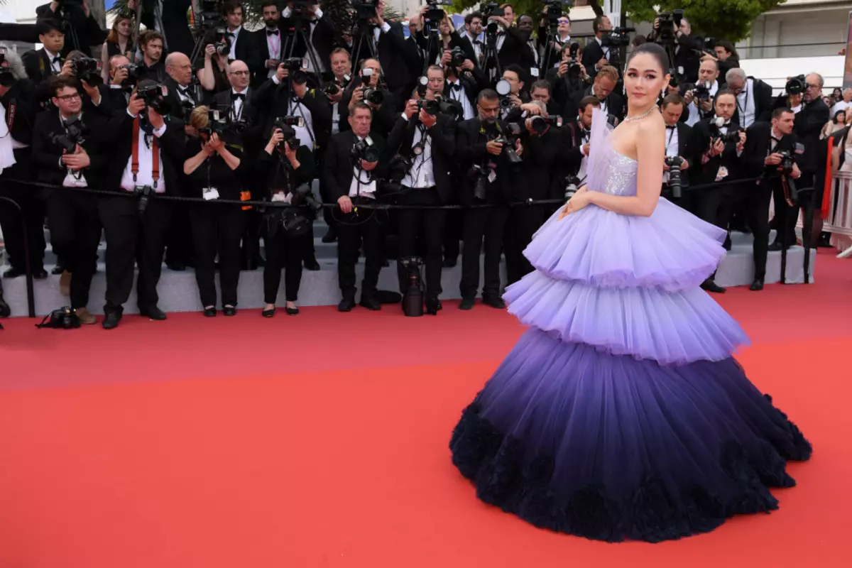 Cannes-2019: Selena Gomez, Eva Longoria, Julianna Moore uye dzimwe nyeredzi pane dzvuku kuwanikwa 53873_1