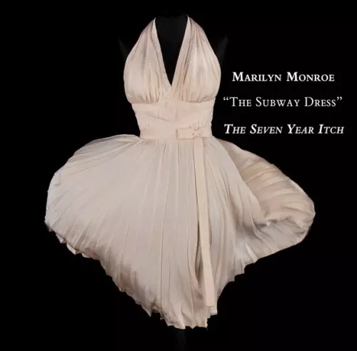 Marilyn Monroe's dress was sold for 4.6 million dollars 53923_1