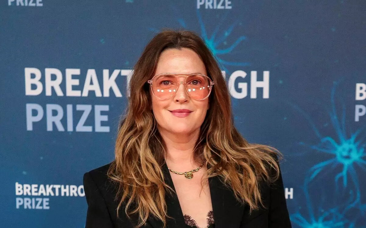 Thug leanaí Drew Barrymore í chun deora a dhéanamh ar choraintín