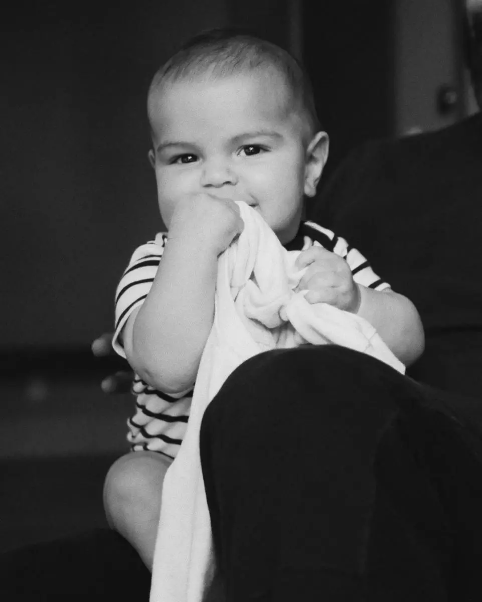 Foto: Ricky Martin əvvəlcə beş aylıq bir oğlunun üzünü göstərdi 54027_1