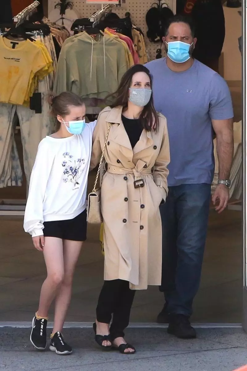 Relacions fortes: Angelina Jolie va capturar a passejar amb la seva filla 54046_2