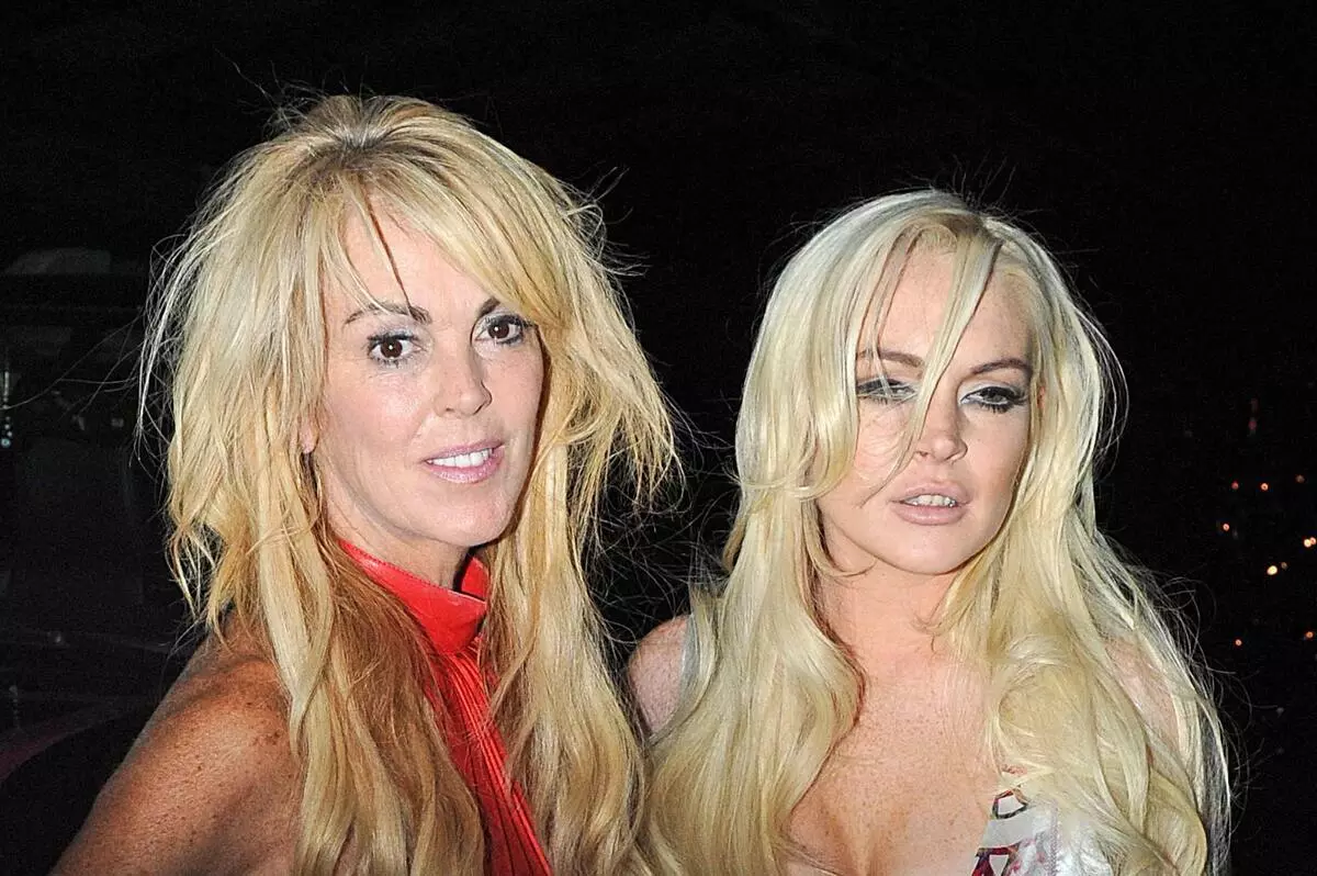 Lindsay Lohan wuxuu u yimaadaa maxkamadda si uu u caato