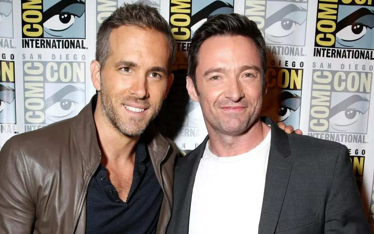 Ryan Reynolds yatewe ubwoba Hugh Jackman, ahindukirira umugore we